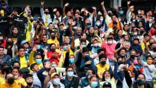 Afición azulcrema en presentación de refuerzos