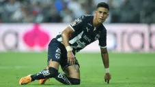 Maximiliano Meza jugando con Rayados