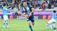 Nicolás Ibáñez festejando un gol