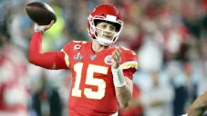NFL: Patrick Mahomes presumió nuevo tatuaje en la pierna