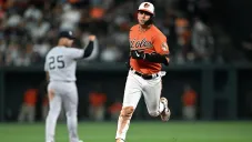 Ramón Urías: Llegó a 10 cuadrangulares en la campaña en victoria de Orioles sobre Yankees