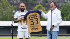 Leopoldo Silva presentando a Dani Alves