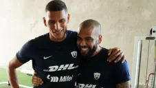 Dani Alves e Higor Meritao en Pumas