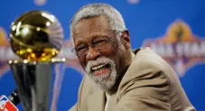 Bill Russell durante una conferencia de prensa