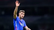 Santi Giménez en festejo con Cruz Azul