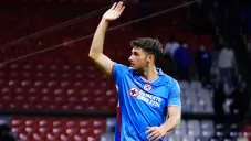 Santiago Giménez saluda a la afición de La Máquina