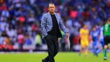 Juan Reynoso dirigiendo a Cruz Azul