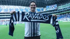 Mark Sánchez, ex quarterback de la NFL, visitó el Gigante de Acero y se vistió de Rayado