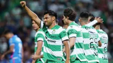 'Mudo' Aguirre en festejo de gol de Santos