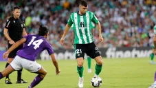 Guido Rodríguez en acción el Real Betis