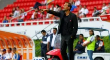 John van't Schip dirigiendo a Chivas