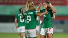 Villanueva y Jana Gutiérrez celebrando el gol ante Alemania