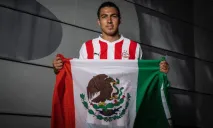 Erick Gutiérrez en su renovación con el PSV