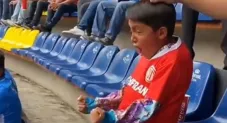 Aficionado del Toluca festejando un gol