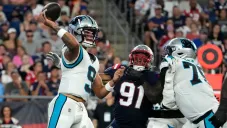 Matt Corral salió lesionado del juego contra Patriots