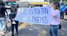 Aficionados de Cruz Azul manifestándose en La Noria