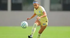 Sabrina Enciso durante un partido de América Femenil