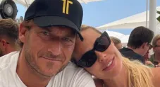 Francesco Totti e Ilary Blasi durante sus vacaciones
