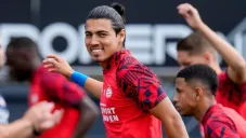 Erick Gutierrez en calentamiento con el PSV