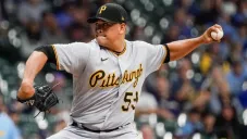 Manny Bañuelos: Victoria del mexicano con los Pirates ante los Brewers