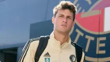 Santiago Giménez apunta a la titularidad con el Feyenoord