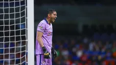Jesús Corona durante un partido con Cruz Azul