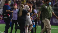 Toluca: Carlos Guzmán salió en ambulancia del juego ante Mazatlán por protocolo de conmoción