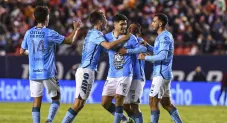 Jugadores de Pachuca festejando un gol