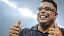 Ronaldo Nazairo en el festejo por el ascenso de su club