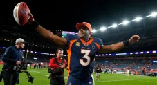 Russell Wilson tras un partido de los Broncos