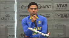 Salvador Reyes en conferencia