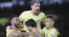 Jugadores del América festejando un gol