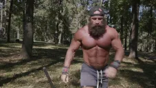 Liver King retó a McGregor a un concurso de comida