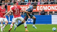 El mexicano arrancó de titular ante el AZ Alkmaar