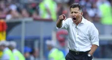 Juan Carlos Osorio dirigiendo a la Selección Mexicana