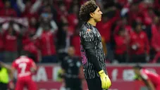 Memo Ochoa sigue sin poder atajar un penalti