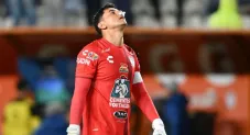 Óscar Ustari durante un partido de Pachuca