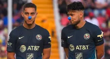 Sebastián Cáceres y Bruno Valdez previo a un partido del América