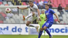 Santiago Giménez: 'La patada más dolorosa me la dio Hugo Nervo'