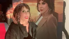 Rebecca y su póster de la novela Cabo