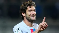Marcos Alonso celebrando un gol con el Barcelona