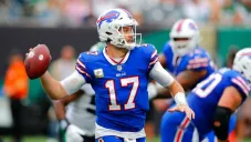 Josh Allen se lesionó del codo