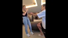 Pedro Ghilherme en su propuesta de matrimonio