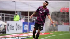 Corona jugando con México