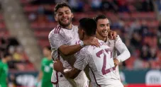 Jugadores de México festejando un gol