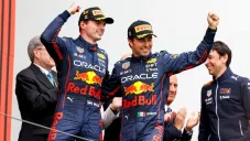 Checo Pérez y Verstappen en un GP de la F1