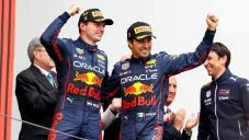 Checo Pérez y Verstappen en un GP de la F1