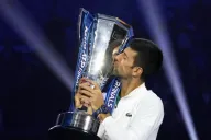 Novak Djokovic igualó a Roger Federer con 6 cetros en Finales de ATP