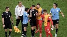 La bronca entre la gente de FIFA, los árbitros y el jugador uruguayo