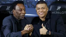 Pelé junto a Kylian Mbappé durante una conferencia de prensa